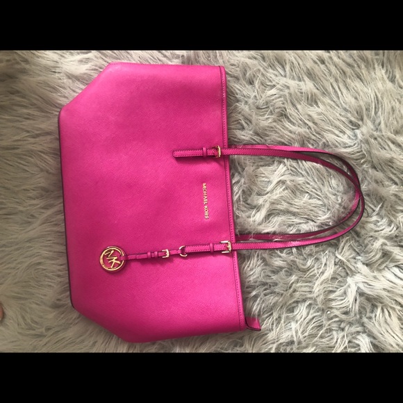 Magenta Michael Kors bag - Picture 2 of 3